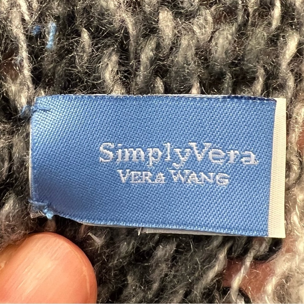 🍁Simply Vera Vera Wang Gray and White Infinity Scarf - Picture 4 of 5